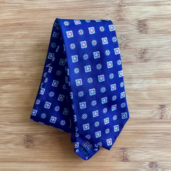 NWT Brooks Brothers Blue Medallion 100% Silk Mens Necktie Preppy Career USA - Picture 1 of 8